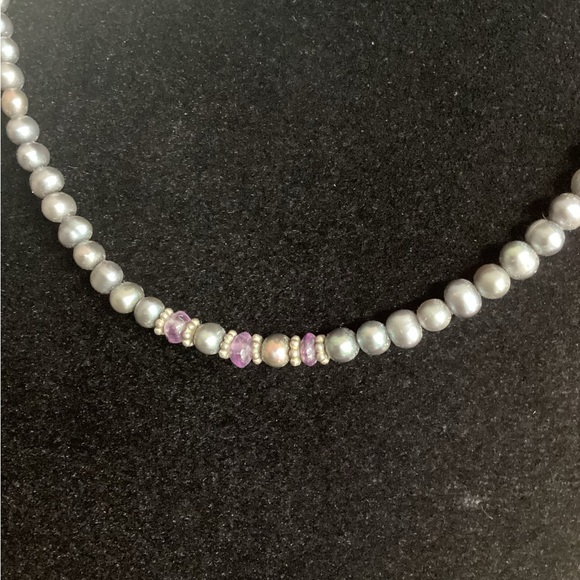 🚨Sale🚨! Vintage Gray Iridescent Pearls w/Sterling Silver Necklace Stamped - Picture 3 of 8